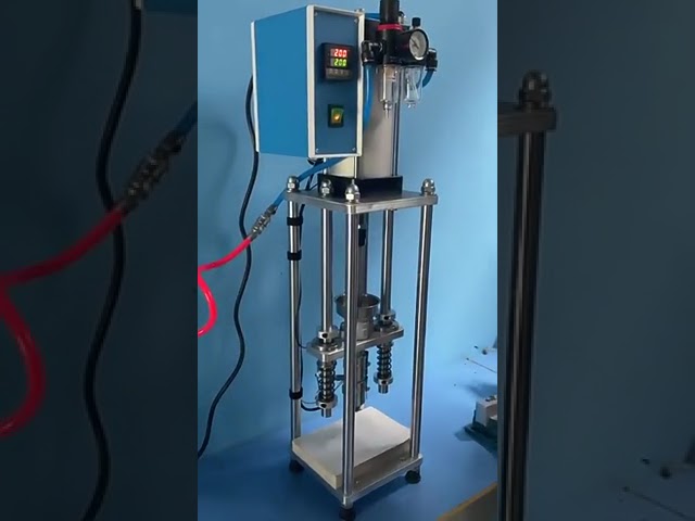 Mini Masaüstü Dikey Enjeksiyon Makinesi | USB Şarj Başlığı ve Priz Fişi Kalıplama