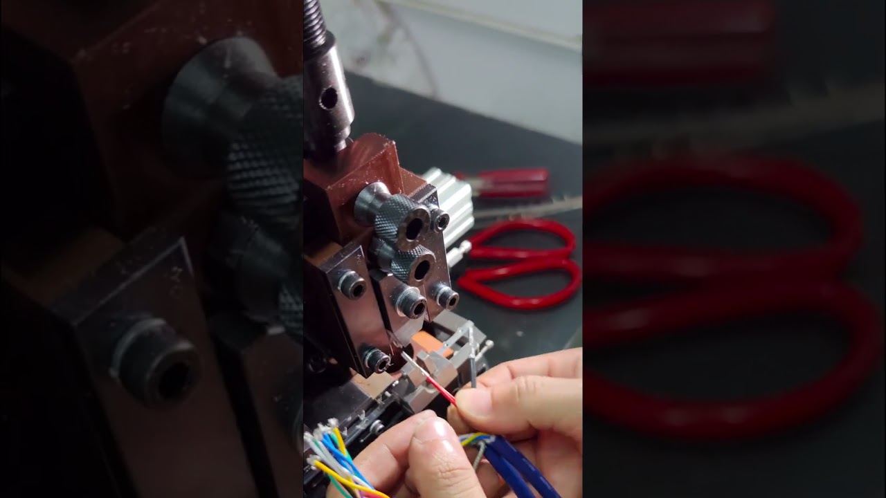 Çift Tel Sıkıştırma İçin Açılı Kıvırma ve Sıyırma Makinesi | Fabrika Makineleri